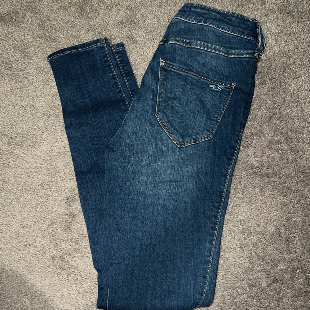 HOLLISTER SKINNY RIPPED JEANS